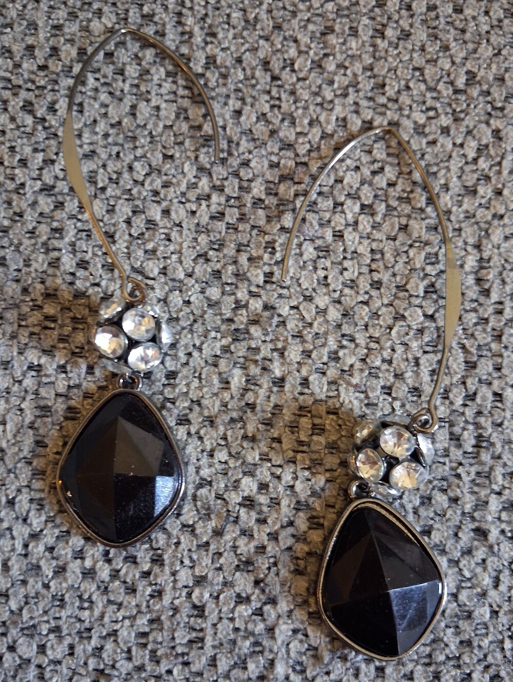 Elegant Black Gemdrop Dangle Earrings with Crystal Accent